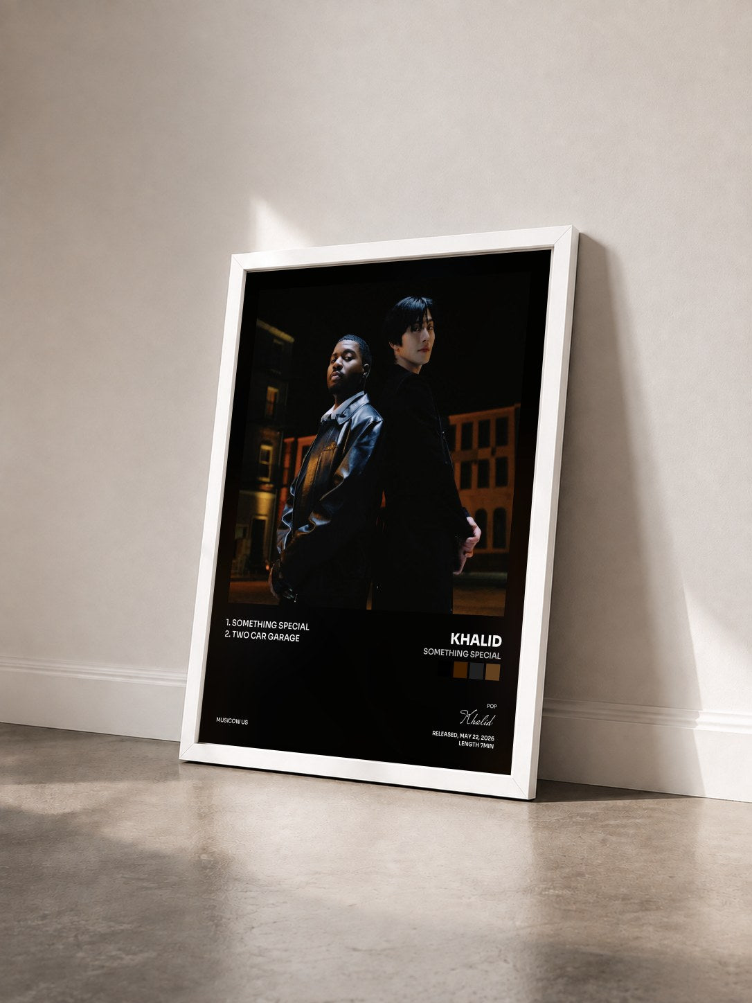 #blanc Tableau de l'album Something Special de Khalid vu de trois quarts, cadre blanc