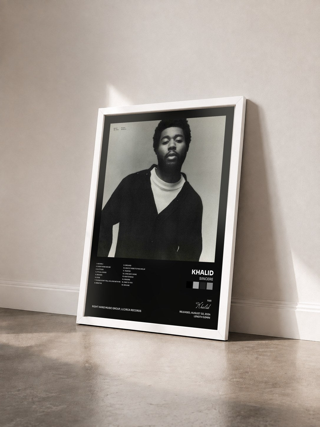 #blanc Tableau de l'album Sincere de Khalid vu de trois quarts, cadre blanc