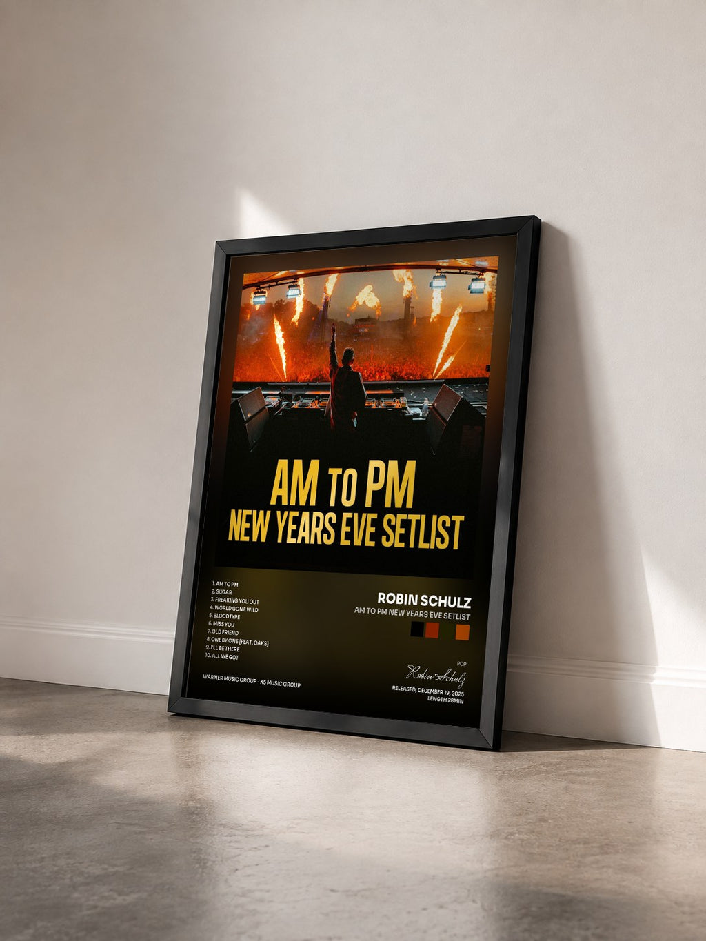 #noir Tableau de l'album AM to PM New Years Eve Setlist de Robin Schulz vu de trois quarts, cadre noir