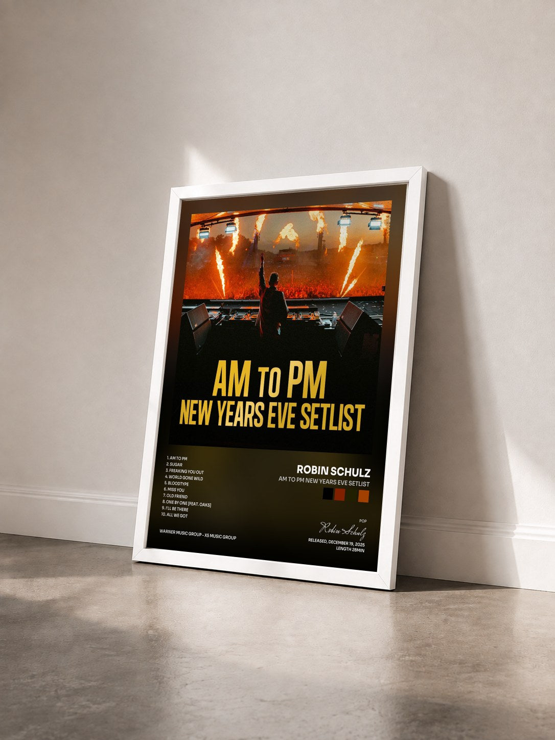 #blanc Tableau de l'album AM to PM New Years Eve Setlist de Robin Schulz vu de trois quarts, cadre blanc