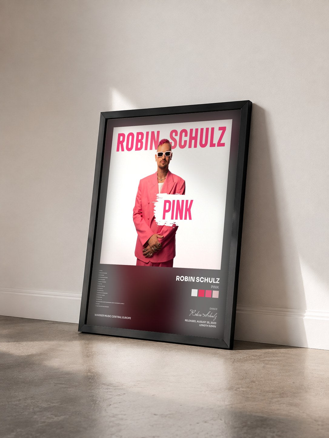 #noir Tableau de l'album Pink de Robin Schulz vu de trois quarts, cadre noir