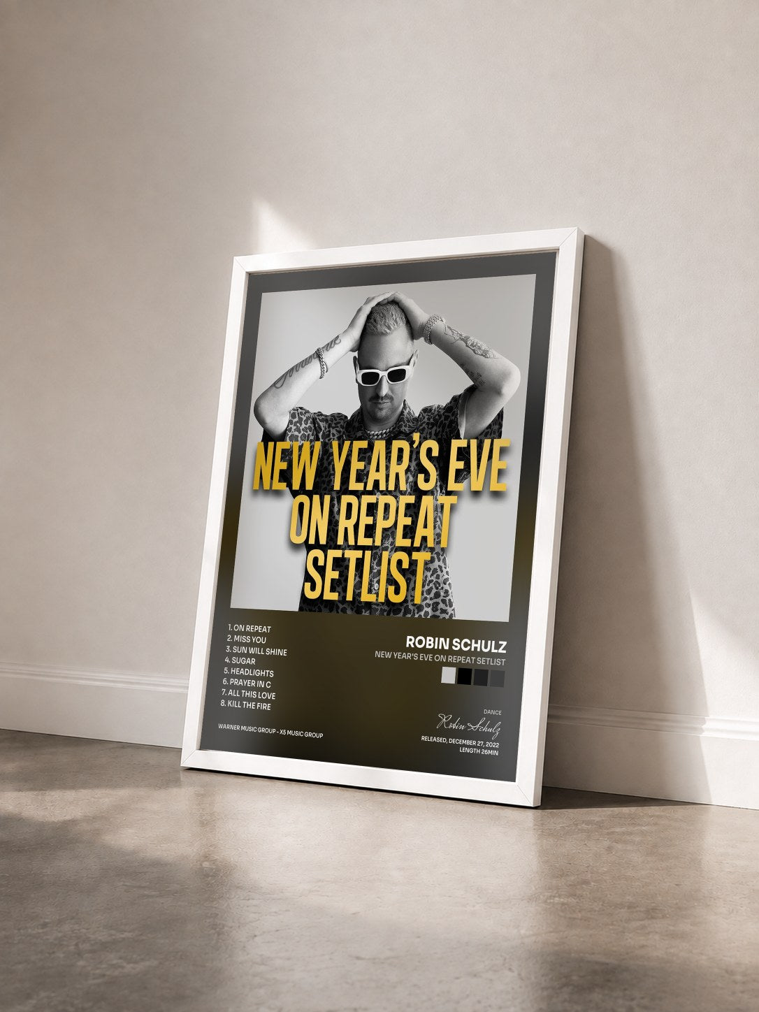 #blanc Tableau de l'album New Year's Eve on Repeat Setlist de Robin Schulz vu de trois quarts, cadre blanc
