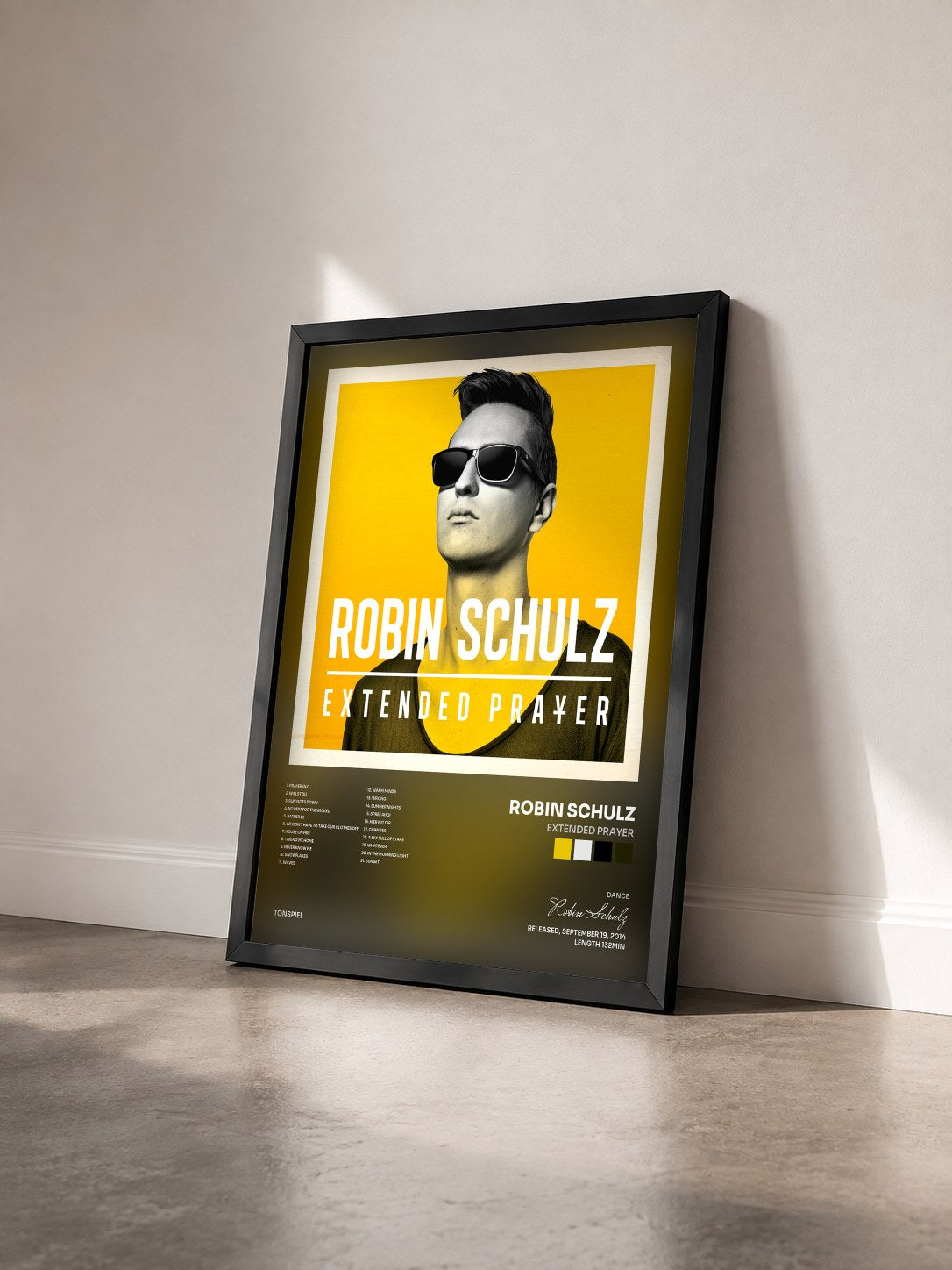 #noir Tableau de l'album Extended Prayer de Robin Schulz vu de trois quarts, cadre noir