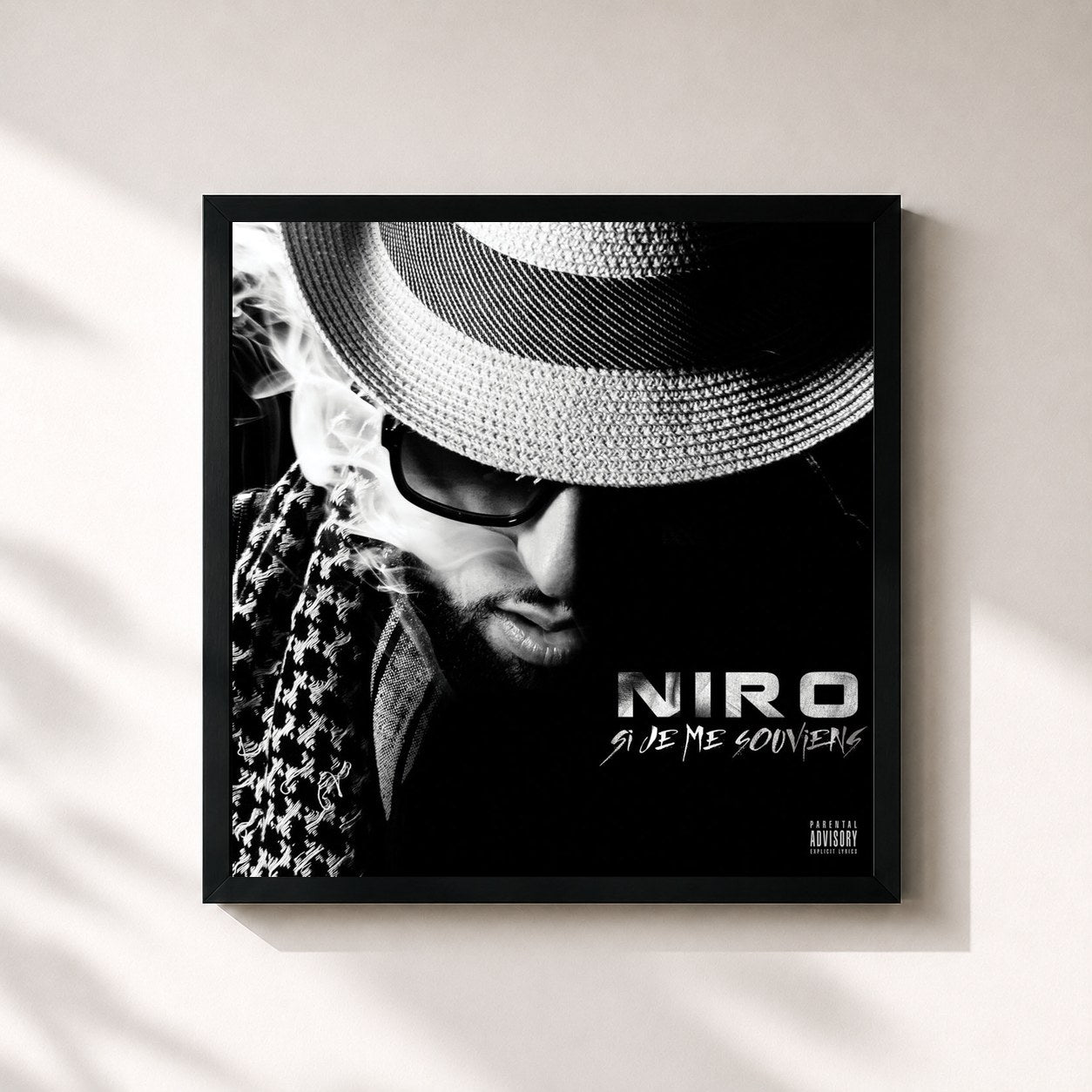 #noir Tableau carré de l'album Si je me souviens de Niro, cadre noir 32x32 cm
