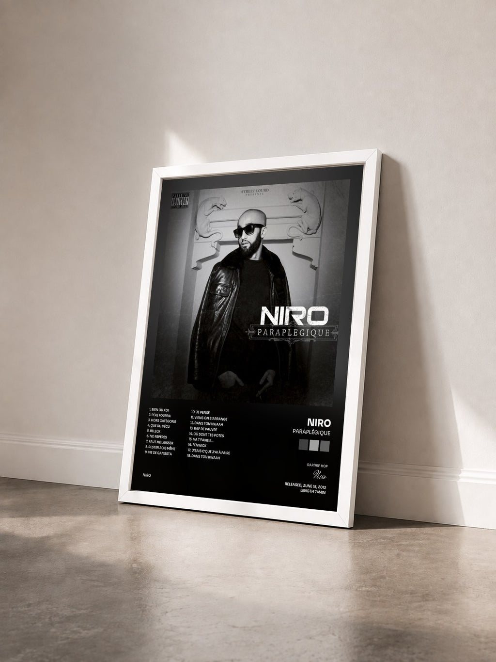 #blanc Tableau de l'album Paraplégique de Niro vu de trois quarts, cadre blanc