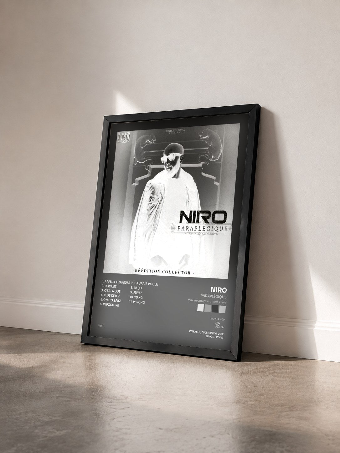 #noir Tableau de l'album Paraplégique (Edition Collector - 11 titres Bonus) de Niro vu de trois quarts, cadre noir