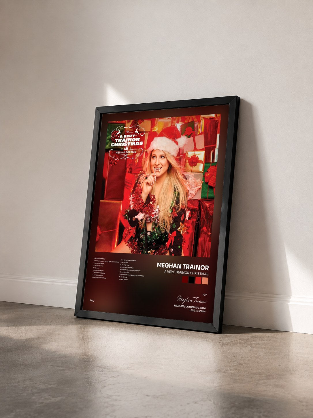 #noir A Very Trainor Christmas de Meghan Trainor en lámina enmarcada vista de tres cuartos, marco negro