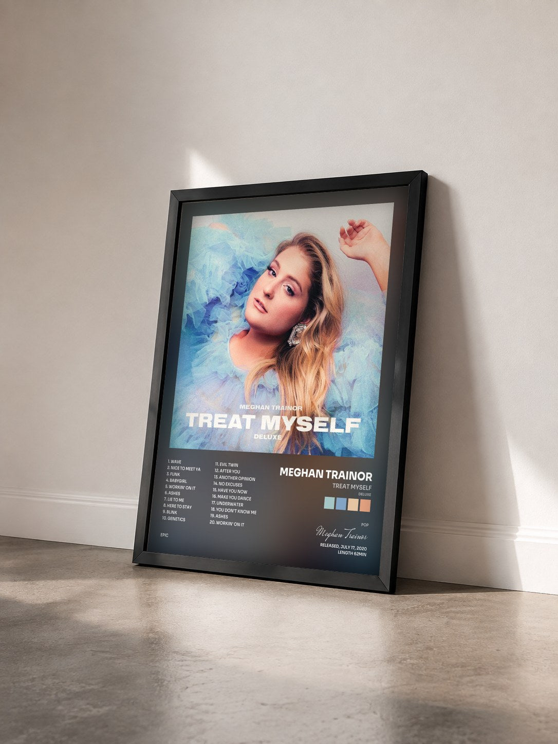#noir TREAT MYSELF (DELUXE) de Meghan Trainor en lámina enmarcada vista de tres cuartos, marco negro