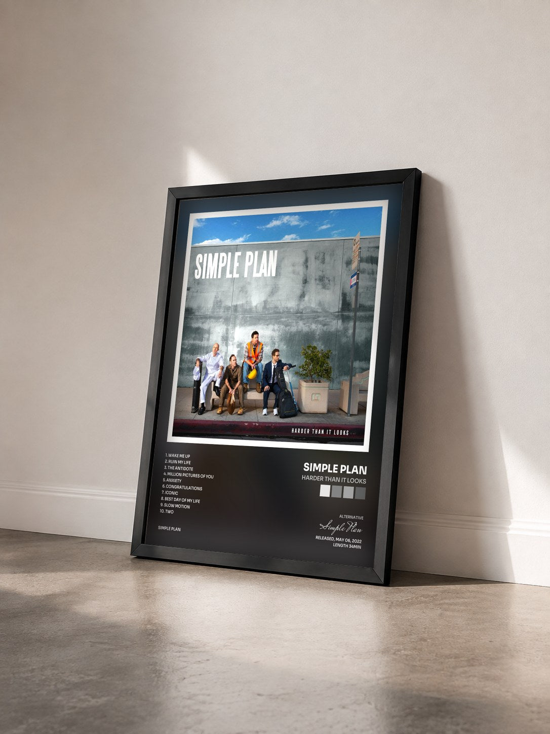 #noir Tableau de l'album Harder Than It Looks de Simple Plan vu de trois quarts, cadre noir