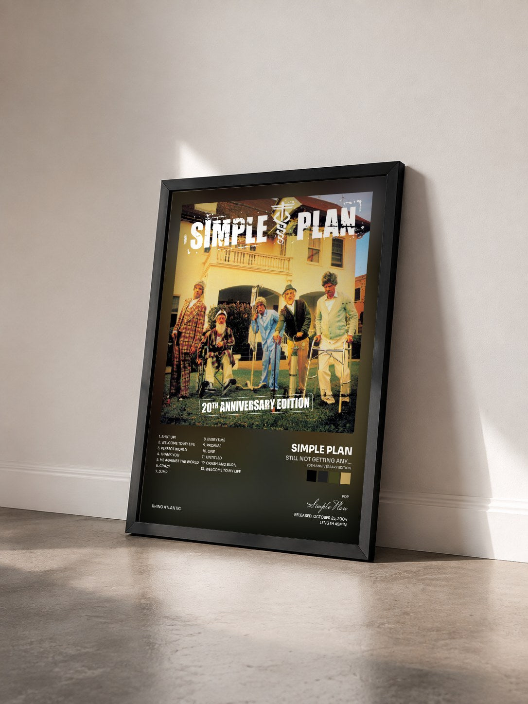 #noir Tableau de l'album Still Not Getting Any... (20th Anniversary Edition) de Simple Plan vu de trois quarts, cadre noir