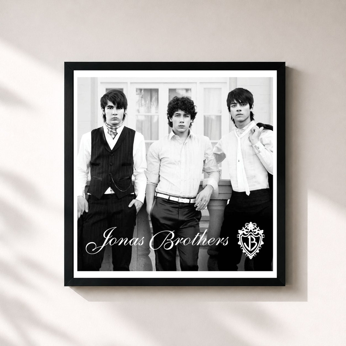 #noir Jonas Brothers di Jonas Brothers in stampa quadrata incorniciata, cornice nera 32x32 cm