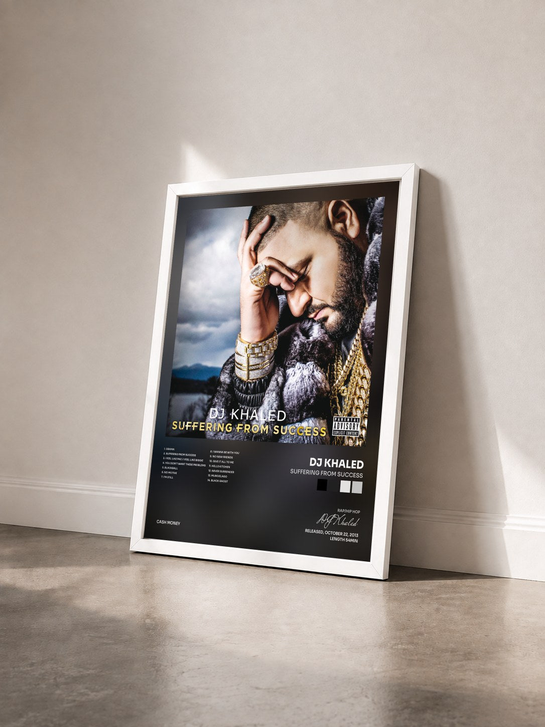 #blanc Tableau de l'album Suffering From Success de DJ Khaled vu de trois quarts, cadre blanc
