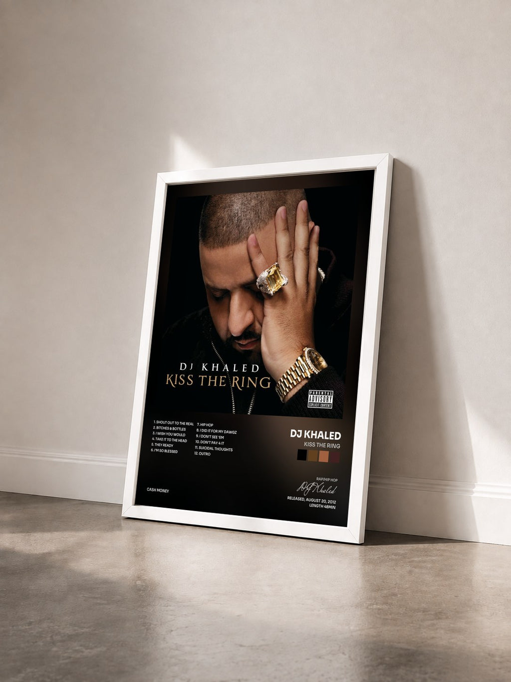 #blanc Kiss The Ring di DJ Khaled in stampa incorniciata vista di tre quarti, cornice bianca