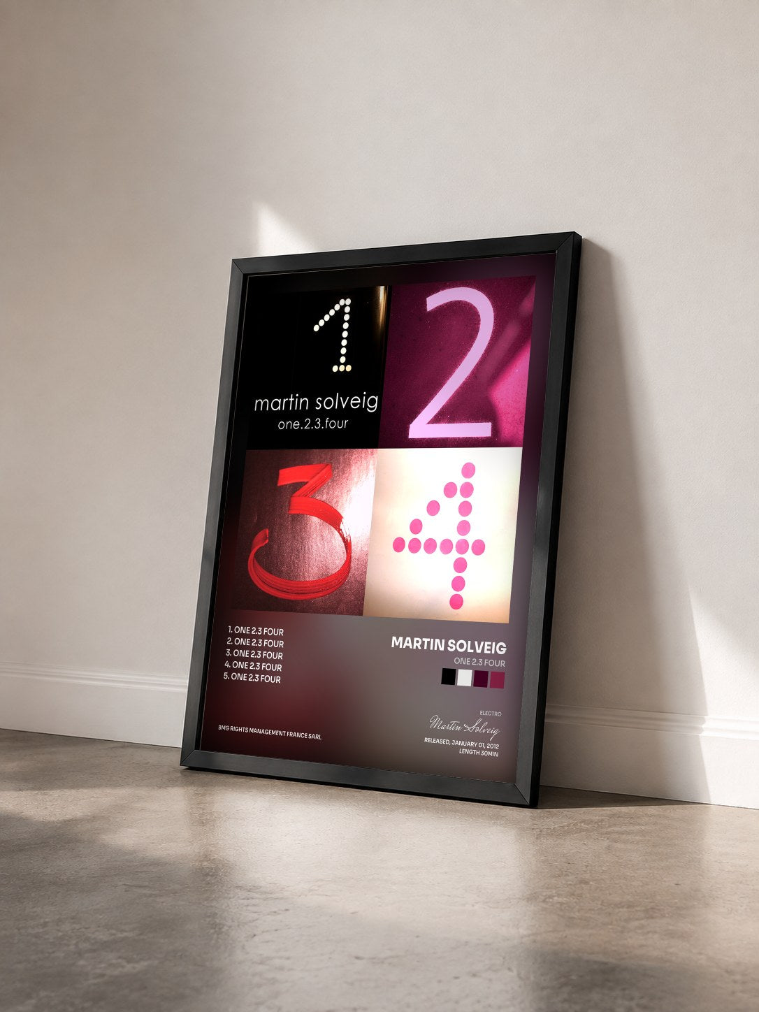 #noir Tableau de l'album One 2.3 Four de Martin Solveig vu de trois quarts, cadre noir