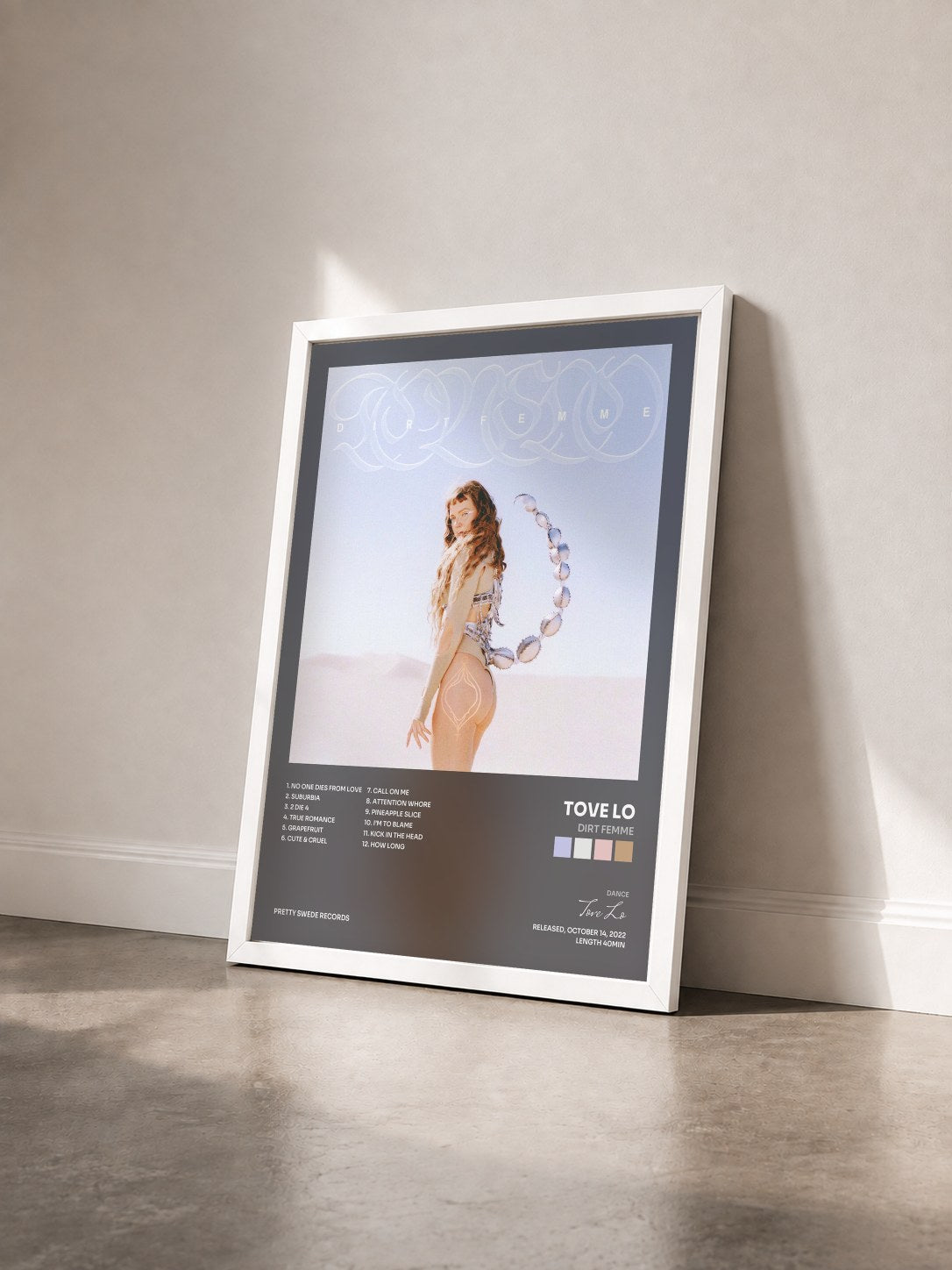 #blanc Tableau de l'album Dirt Femme de Tove Lo vu de trois quarts, cadre blanc