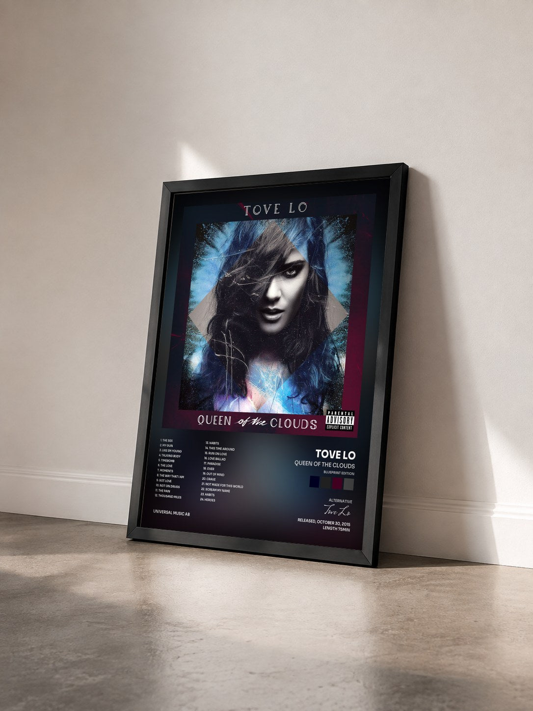 #noir Tableau de l'album Queen Of The Clouds (Blueprint Edition) de Tove Lo vu de trois quarts, cadre noir