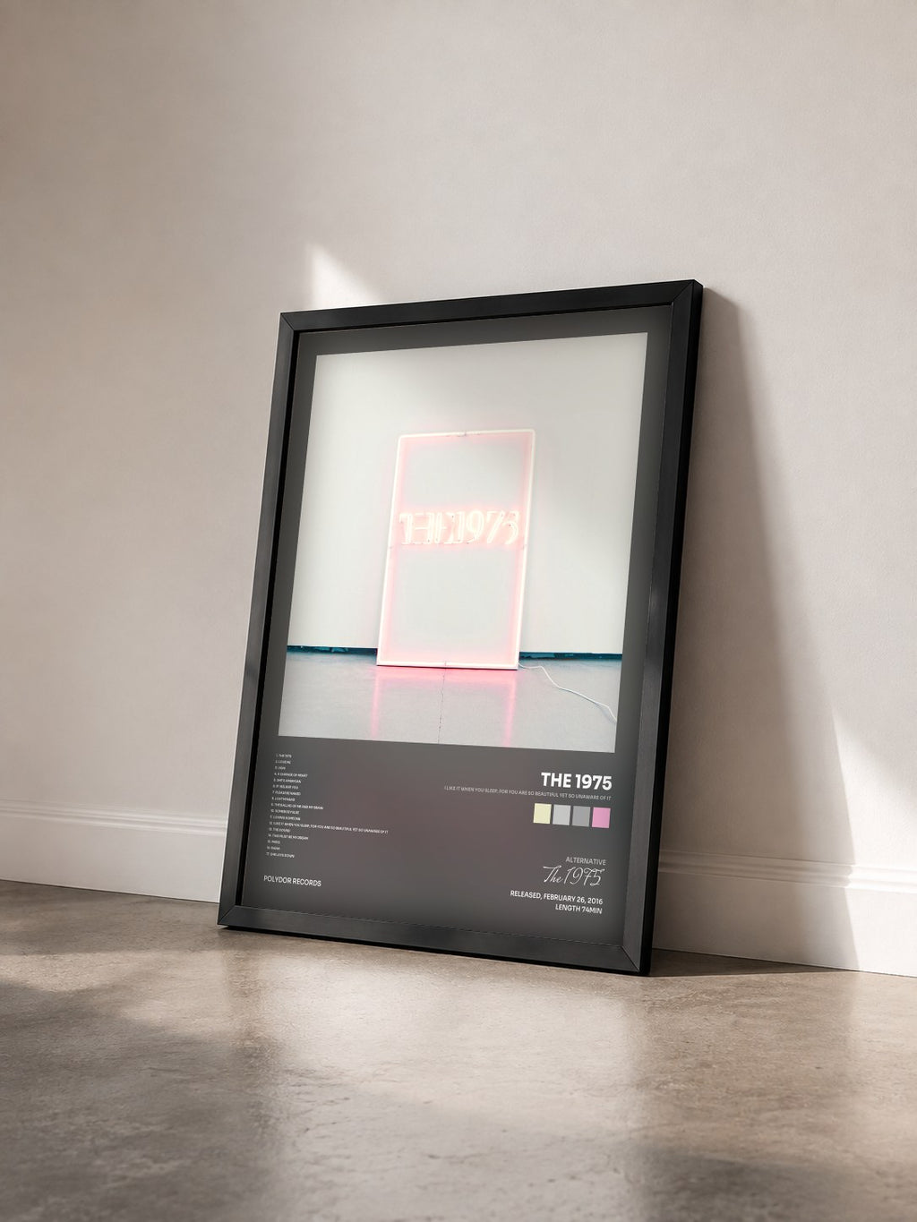 #noir Tableau de l'album I like it when you sleep, for you are so beautiful yet so unaware of it de The 1975 vu de trois quarts, cadre noir