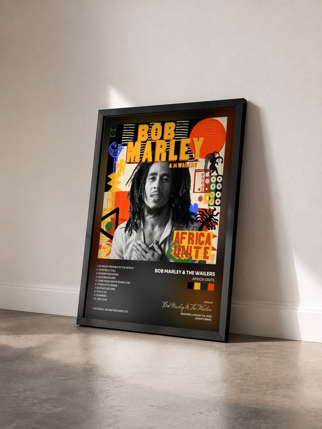 #noir Tableau de l'album Africa Unite de Bob Marley & The Wailers vu de trois quarts, cadre noir