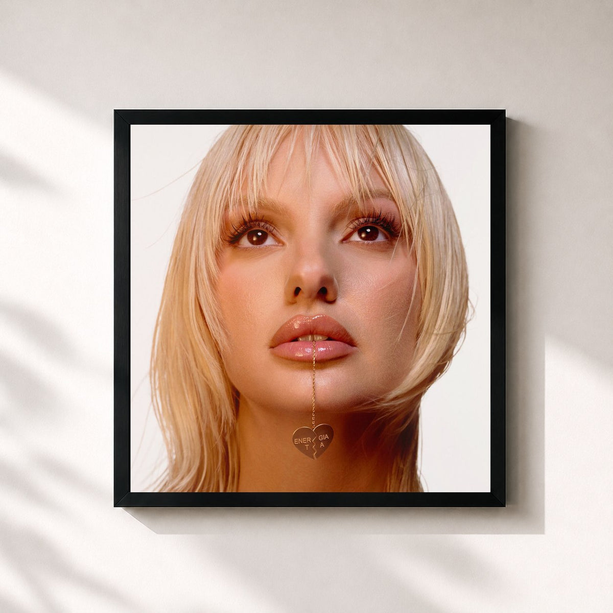 #noir Tableau carré de l'album Energia ta de Alexandra Stan, cadre noir 32x32 cm