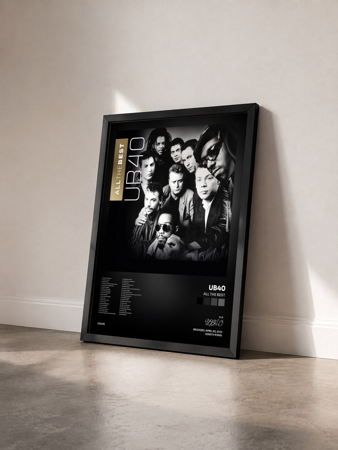 #noir Tableau de l'album All The Best de UB40 vu de trois quarts, cadre noir
