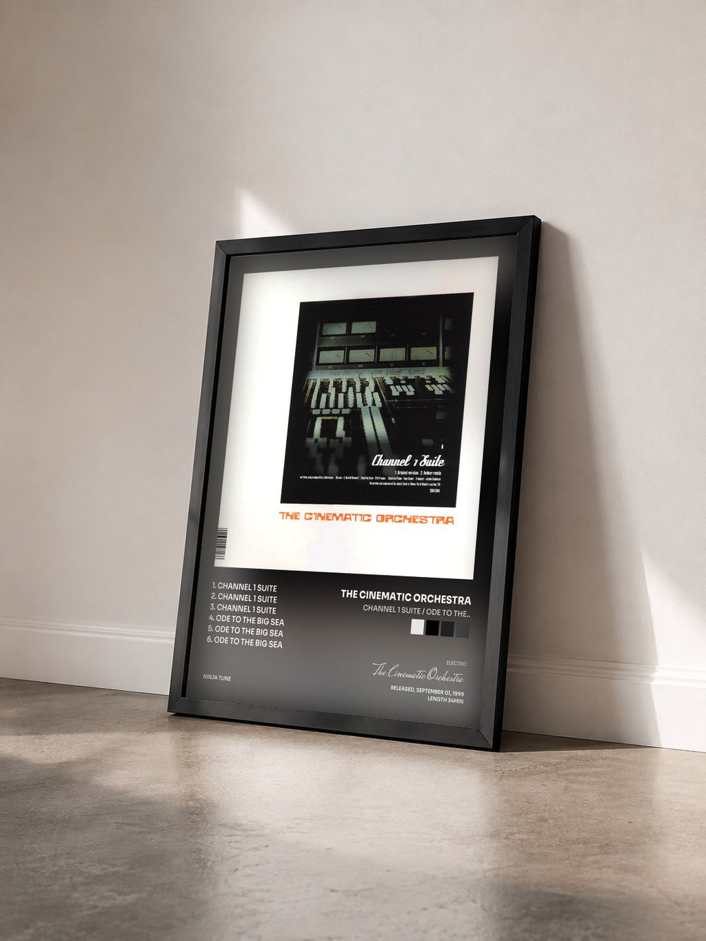 #noir Tableau de l'album Channel 1 Suite / Ode To The.. de The Cinematic Orchestra vu de trois quarts, cadre noir