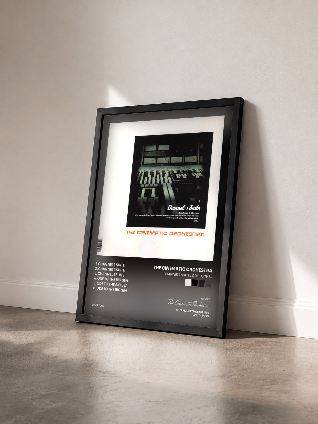 #noir Tableau de l'album Channel 1 Suite / Ode To The.. de The Cinematic Orchestra vu de trois quarts, cadre noir