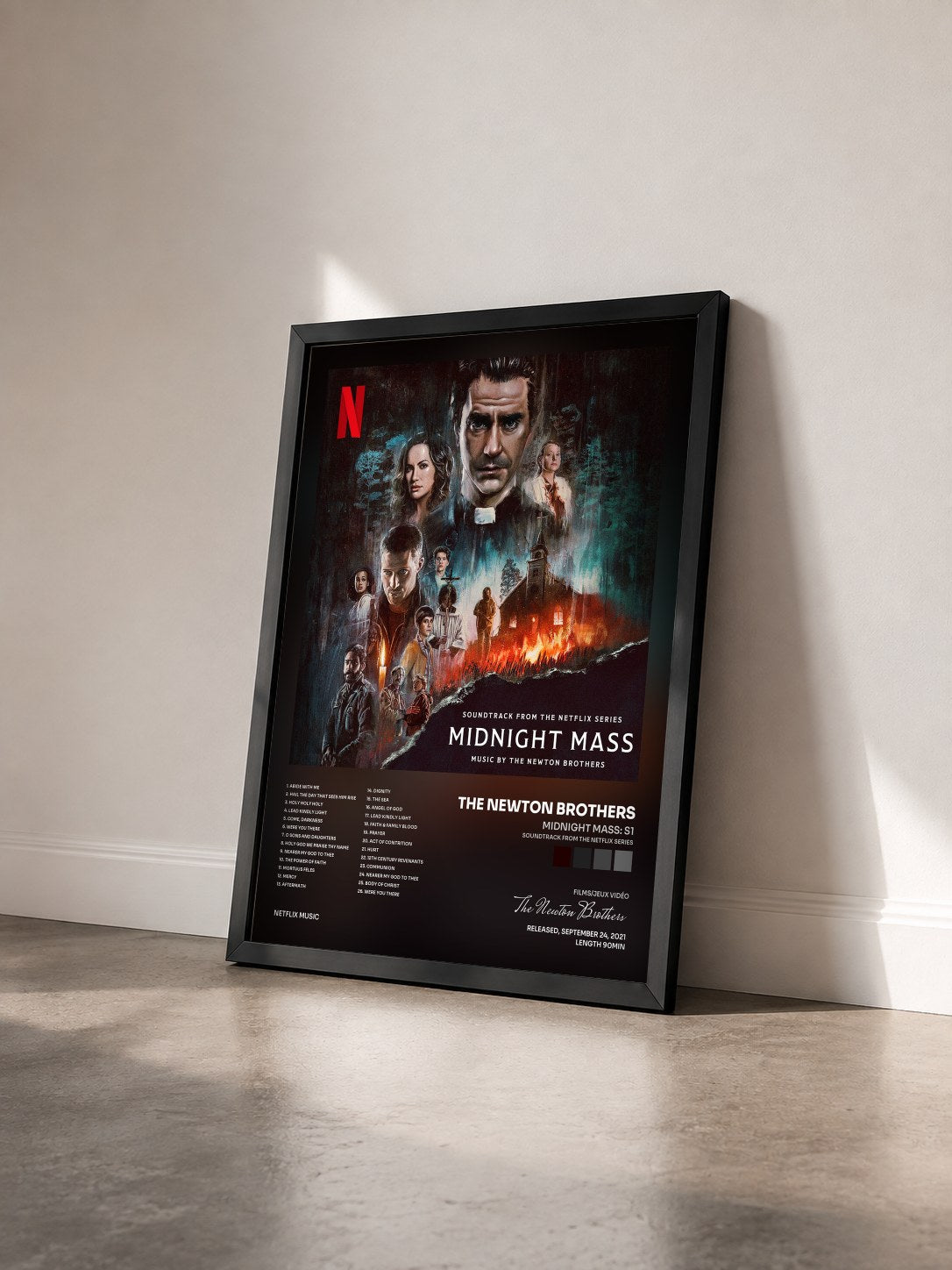 #noir Tableau de l'album Midnight Mass: S1 (Soundtrack from the Netflix Series) de The Newton Brothers vu de trois quarts, cadre noir