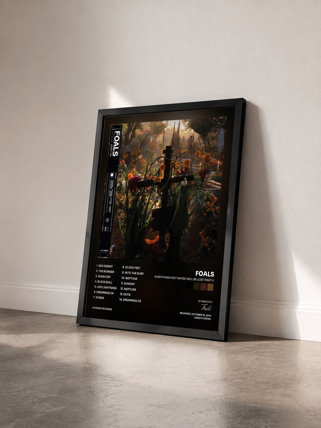 #noir Tableau de l'album Everything Not Saved Will Be Lost Part II de Foals vu de trois quarts, cadre noir
