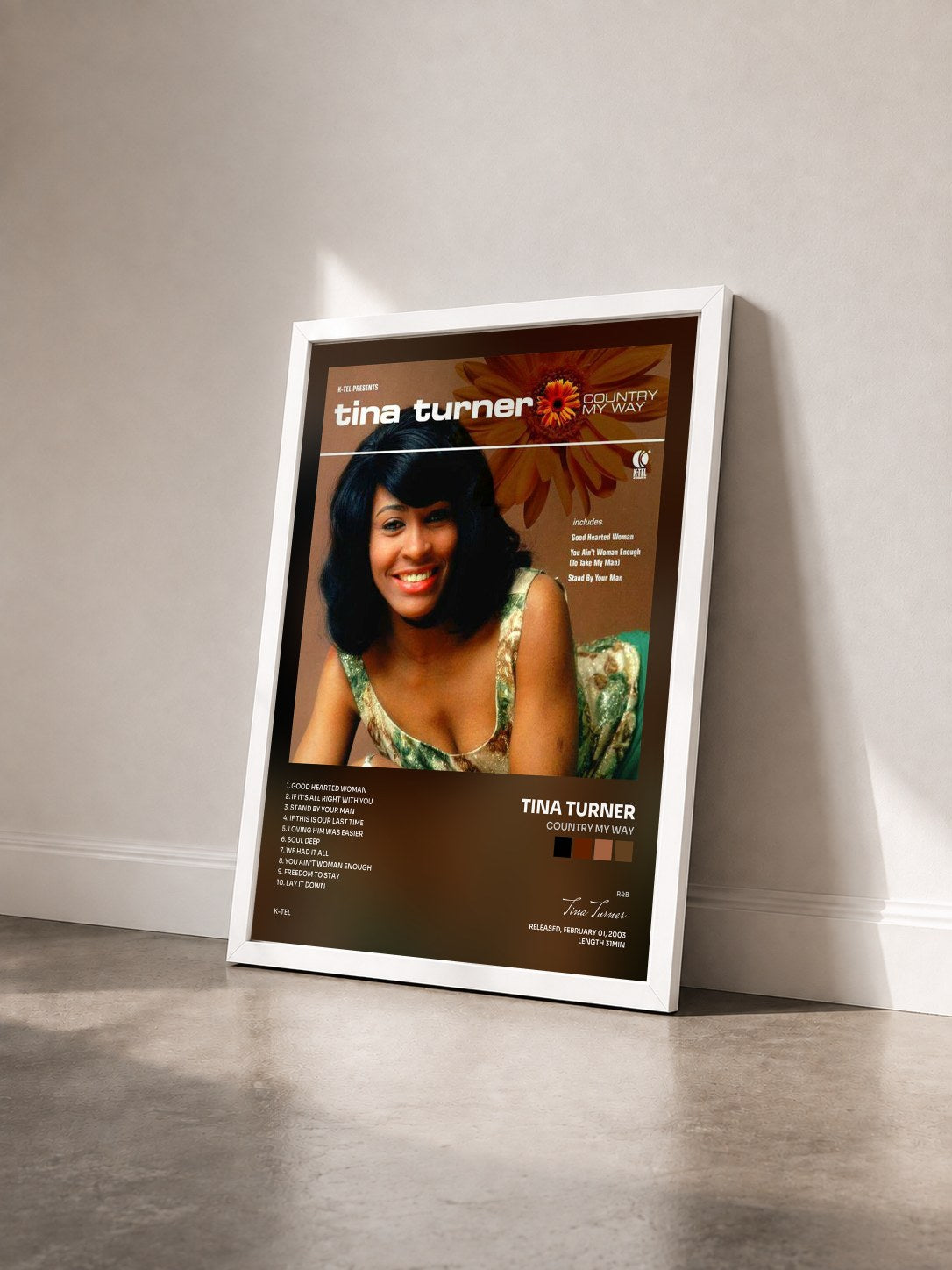 #blanc Country My Way von Tina Turner als gerahmter Kunstdruck von schräg gesehen, weißer Rahmen