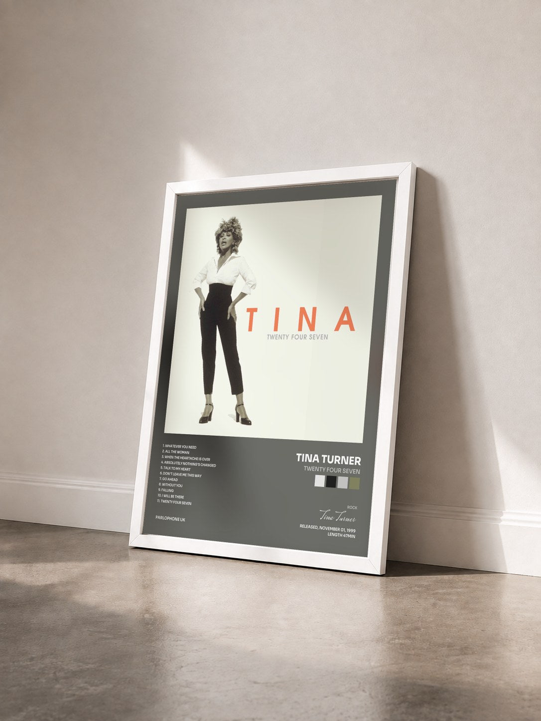 #blanc Twenty Four Seven von Tina Turner als gerahmter Kunstdruck von schräg gesehen, weißer Rahmen