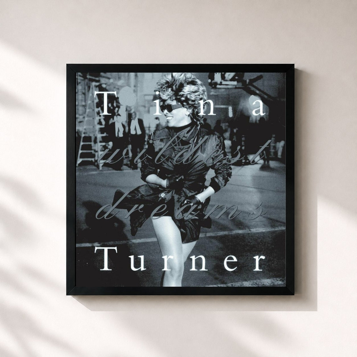 #noir Wildest Dreams (Expanded Version) von Tina Turner als quadratischer Kunstdruck, schwarzer Rahmen 32x32 cm