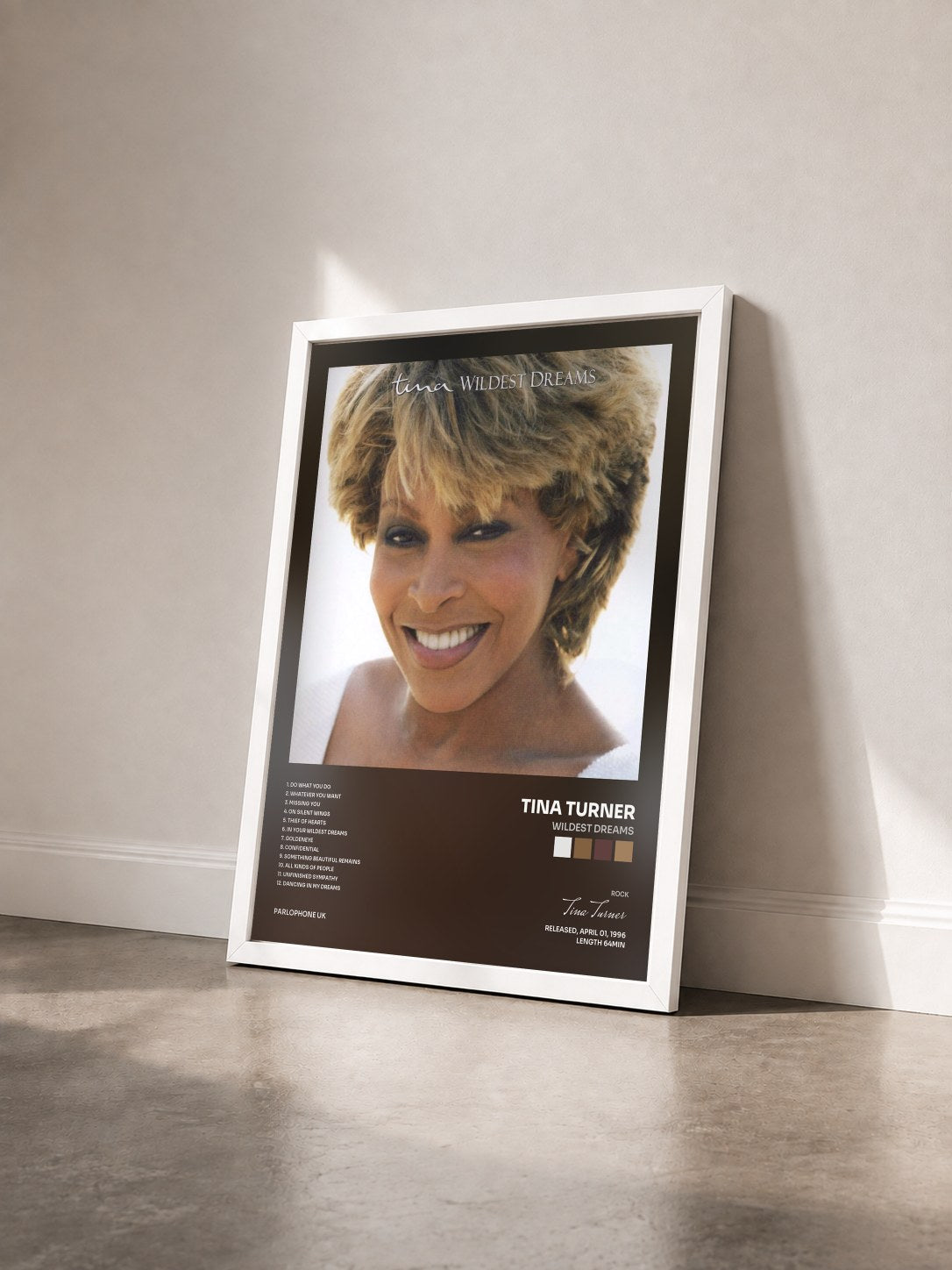 #blanc Wildest Dreams von Tina Turner als gerahmter Kunstdruck von schräg gesehen, weißer Rahmen