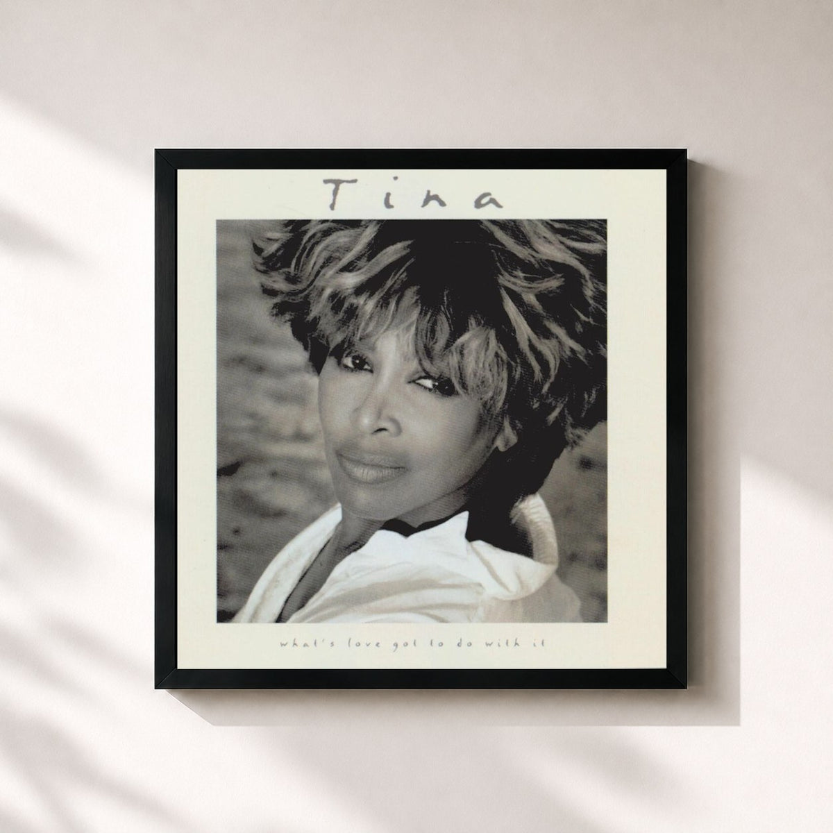 #noir What's Love Got to Do with It? von Tina Turner als quadratischer Kunstdruck, schwarzer Rahmen 32x32 cm