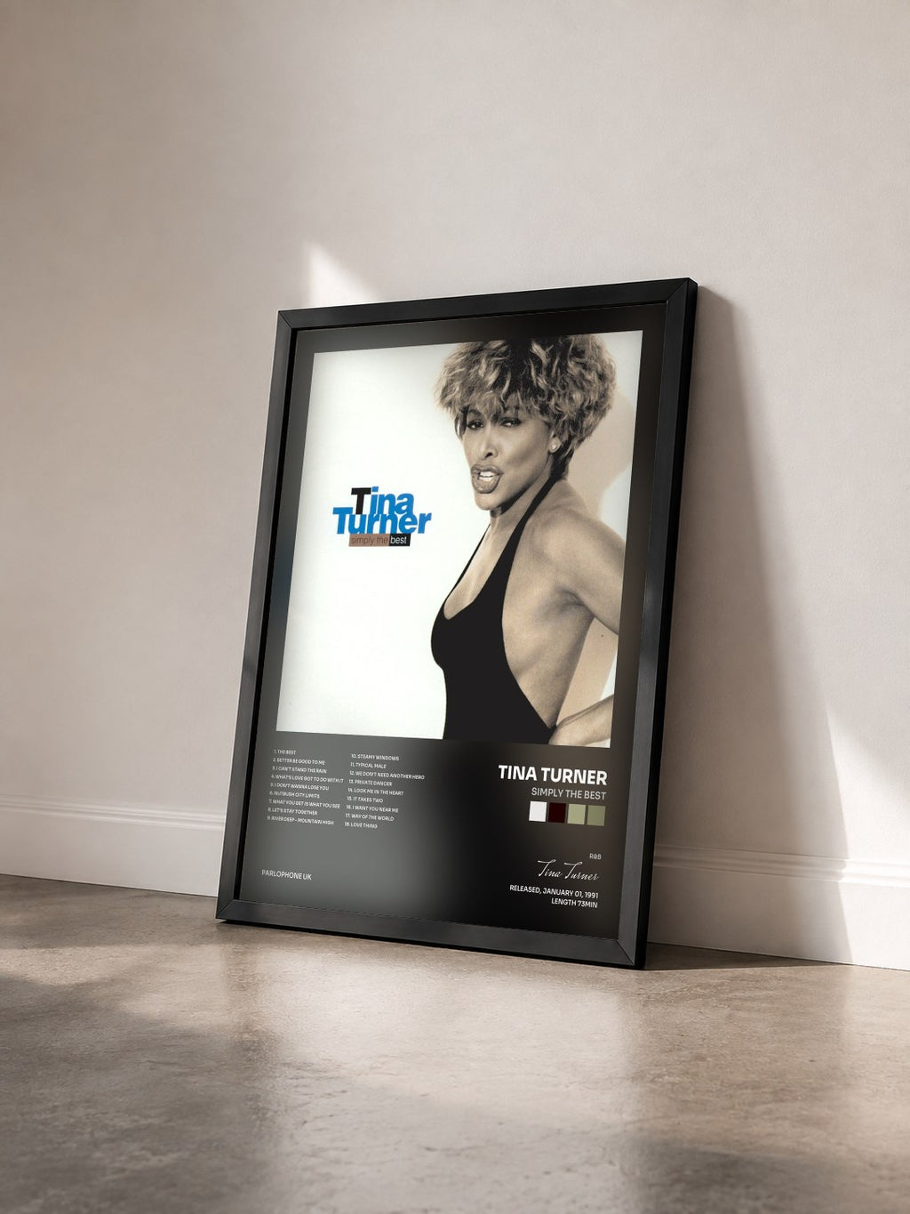 #noir Tableau de l'album Simply the Best de Tina Turner vu de trois quarts, cadre noir