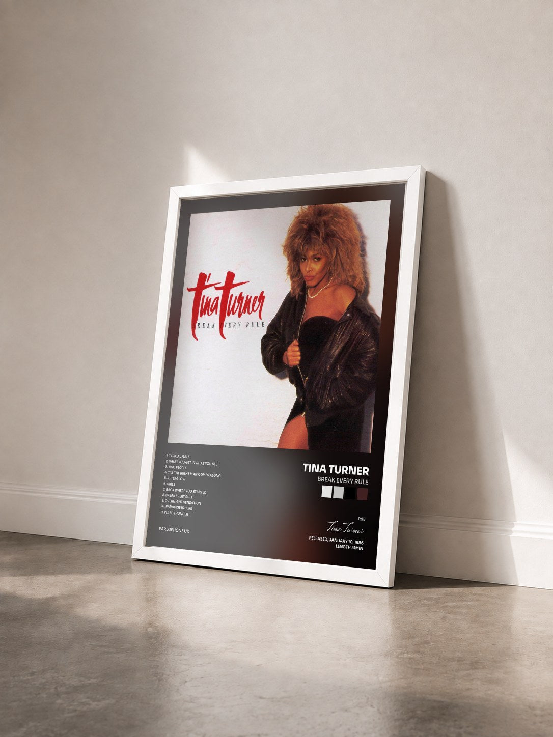 #blanc Break Every Rule von Tina Turner als gerahmter Kunstdruck von schräg gesehen, weißer Rahmen