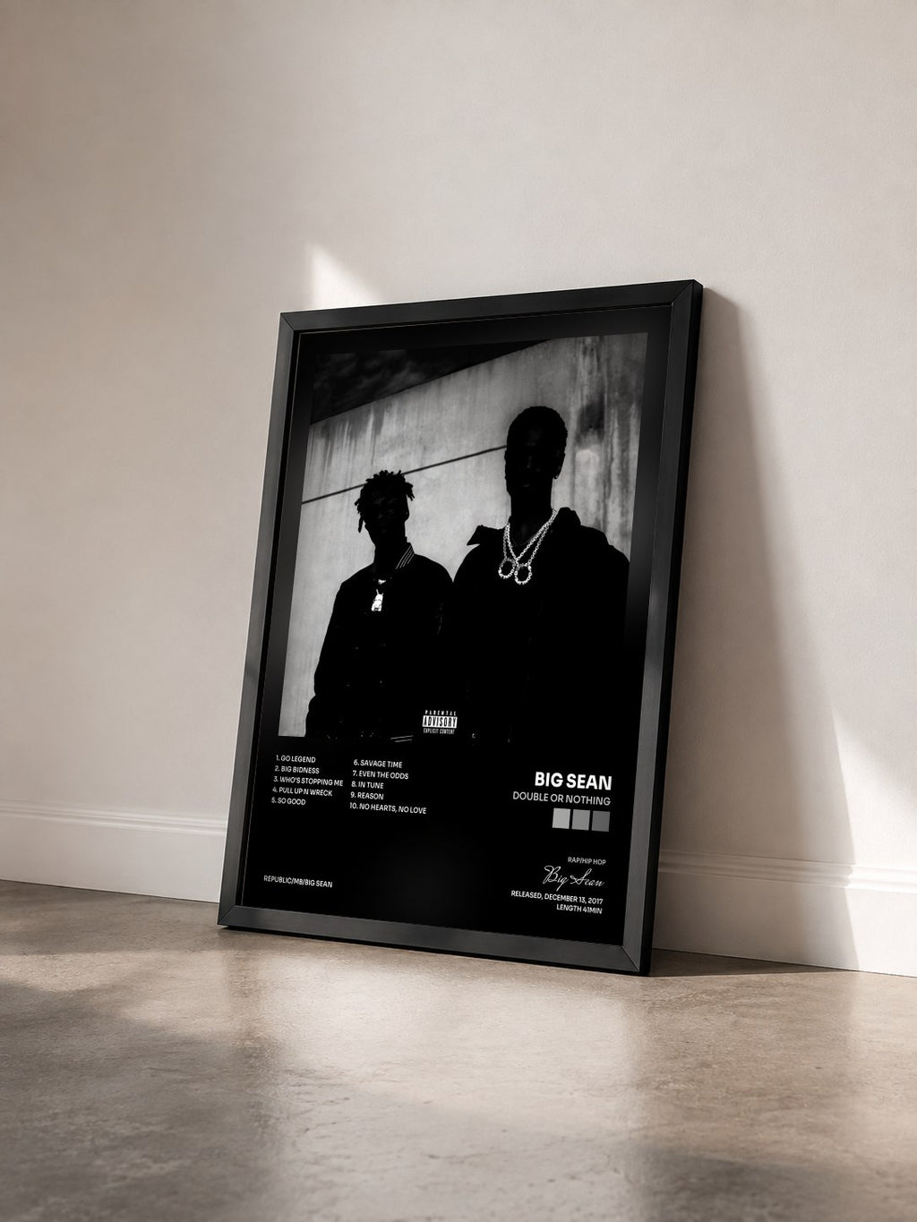 #noir Double Or Nothing von Big Sean als gerahmter Kunstdruck von schräg gesehen, schwarzer Rahmen