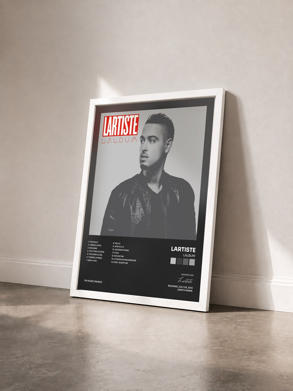 #blanc Tableau de l'album Lalbum de Lartiste vu de trois quarts, cadre blanc