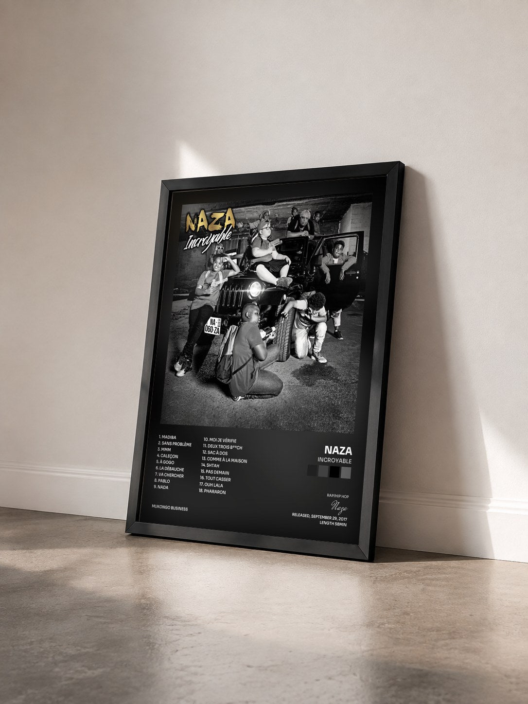 #noir Tableau de l'album Incroyable de Naza vu de trois quarts, cadre noir