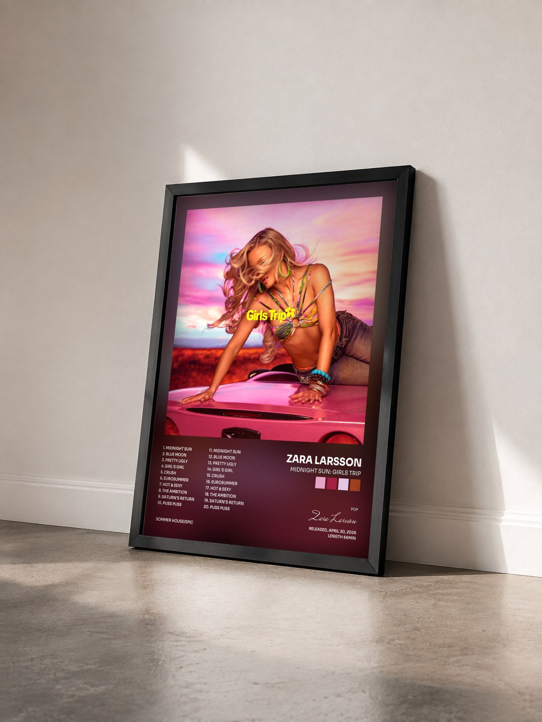 #noir Tableau de l'album Midnight Sun: Girls Trip de Zara Larsson vu de trois quarts, cadre noir
