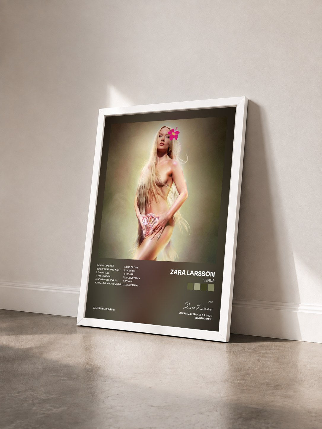 #blanc Tableau de l'album VENUS de Zara Larsson vu de trois quarts, cadre blanc