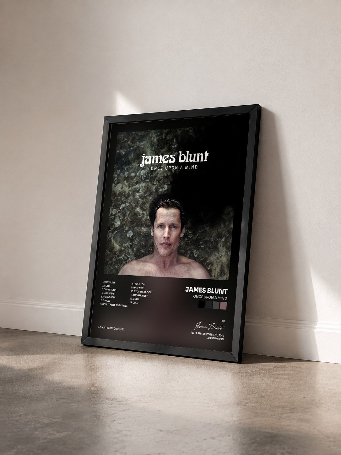 #noir Tableau de l'album Once Upon a Mind de James Blunt vu de trois quarts, cadre noir