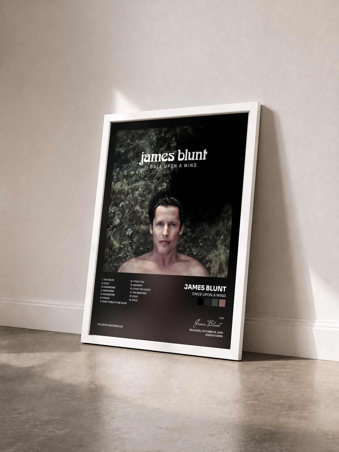 #blanc Tableau de l'album Once Upon a Mind de James Blunt vu de trois quarts, cadre blanc
