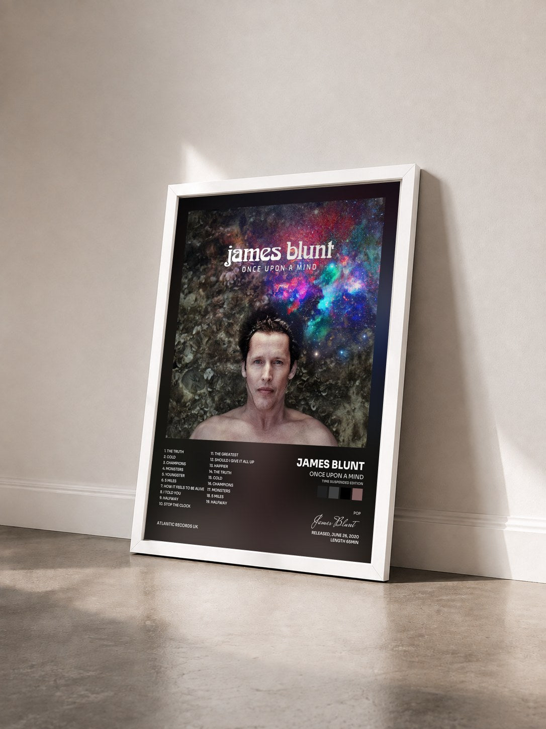 #blanc Tableau de l'album Once Upon A Mind (Time Suspended Edition) de James Blunt vu de trois quarts, cadre blanc