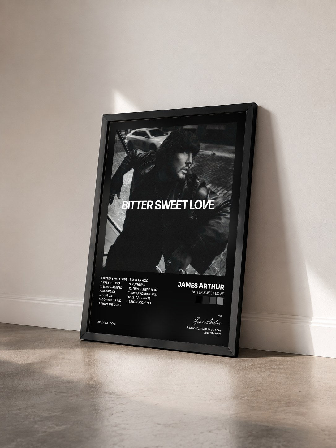 #noir Bitter Sweet Love de James Arthur en lámina enmarcada vista de tres cuartos, marco negro