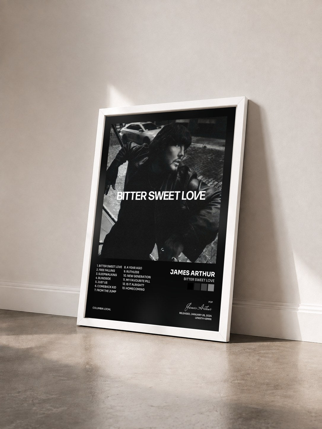 #blanc Bitter Sweet Love de James Arthur en lámina enmarcada vista de tres cuartos, marco blanco