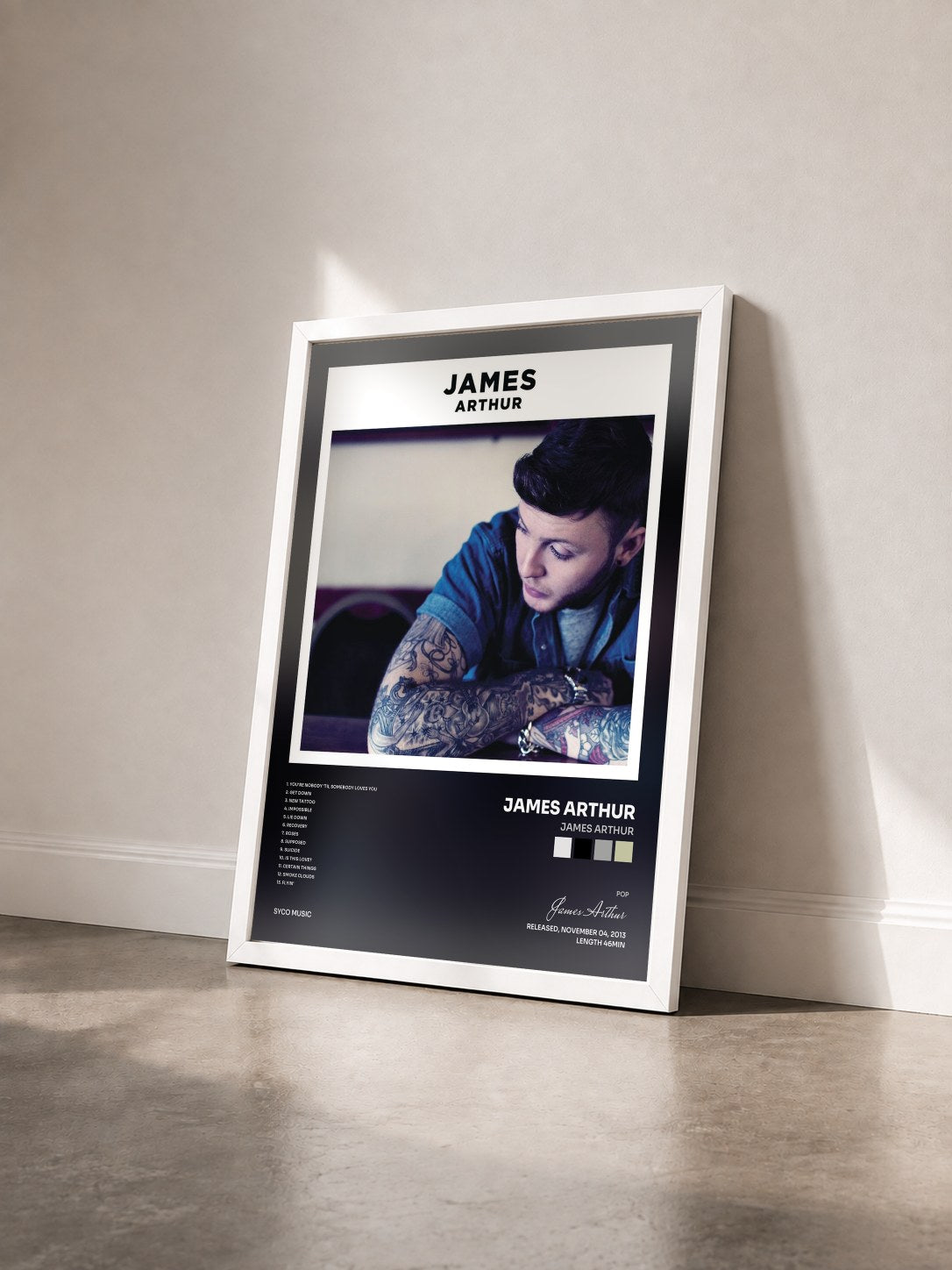 #blanc James Arthur de James Arthur en lámina enmarcada vista de tres cuartos, marco blanco