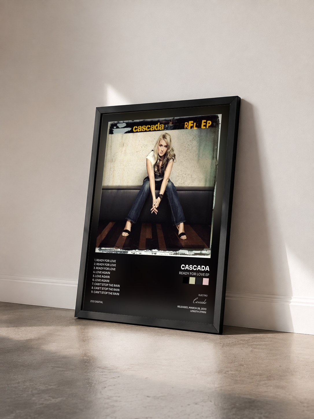 #noir Tableau de l'album Ready For Love EP de Cascada vu de trois quarts, cadre noir
