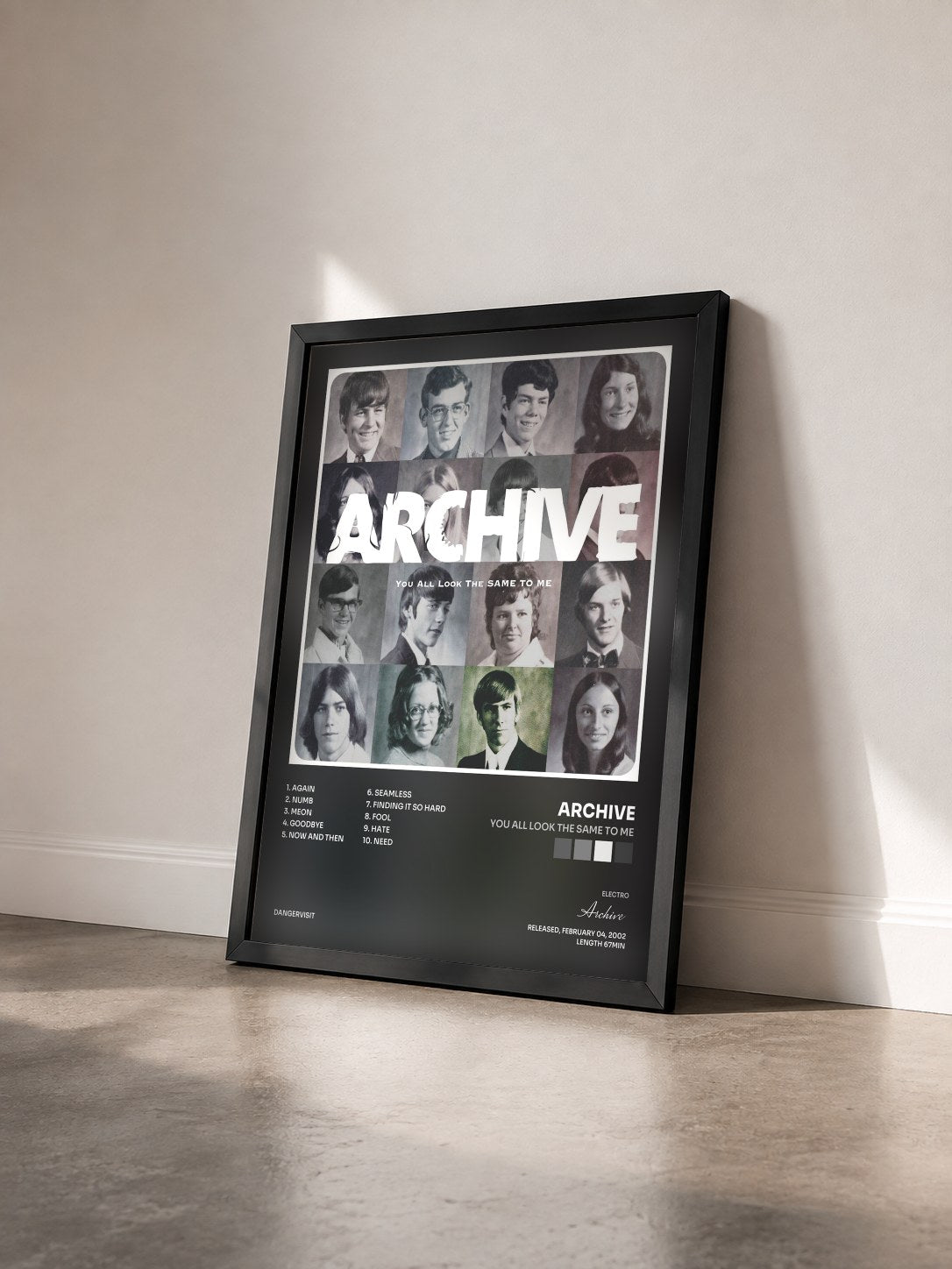 #noir Tableau de l'album You All Look the Same to Me de Archive vu de trois quarts, cadre noir