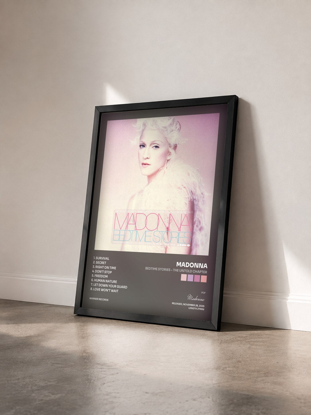#noir Tableau de l'album Bedtime Stories – The Untold Chapter de Madonna vu de trois quarts, cadre noir