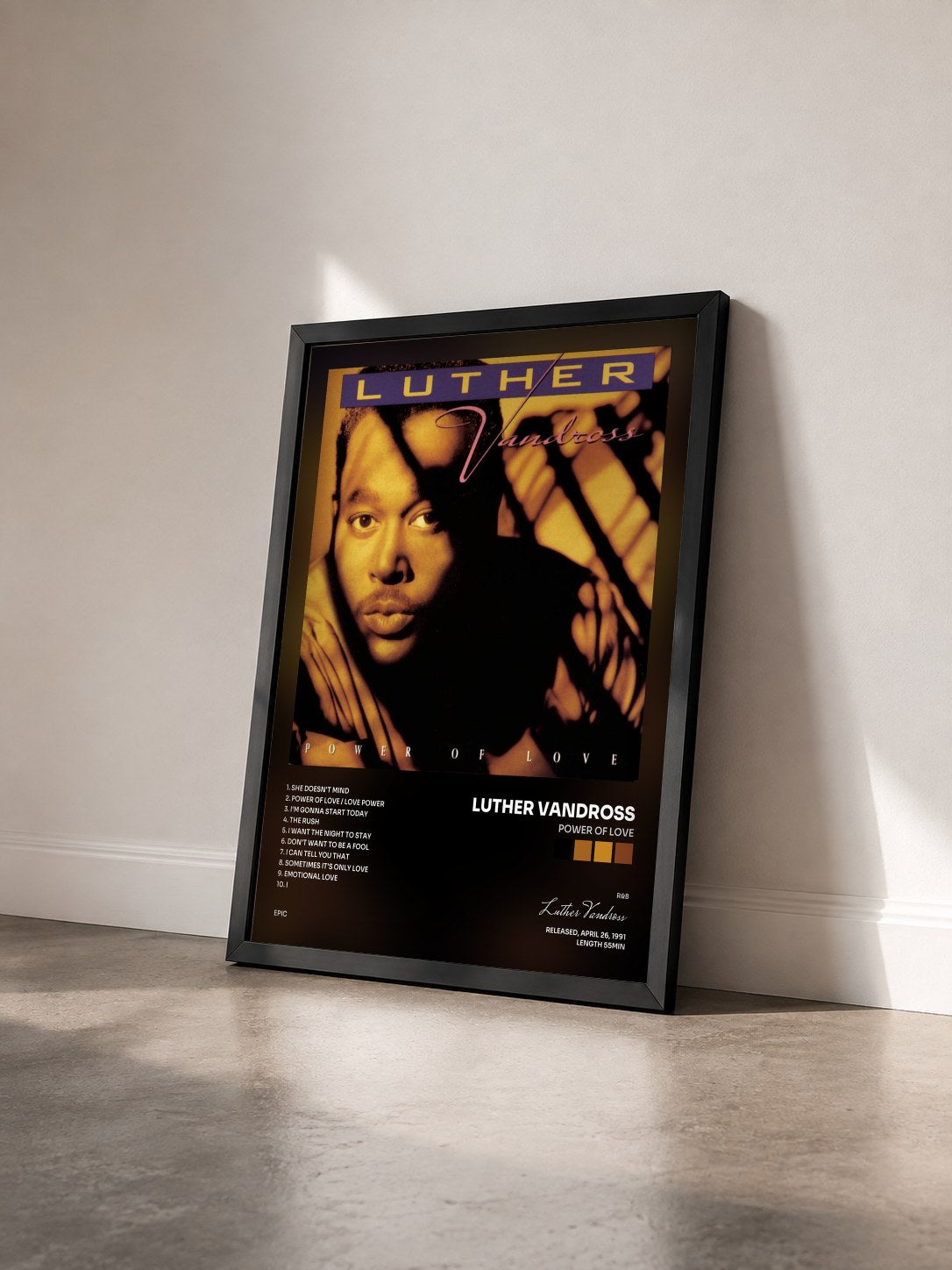 #noir Tableau de l'album Power Of Love de Luther Vandross vu de trois quarts, cadre noir